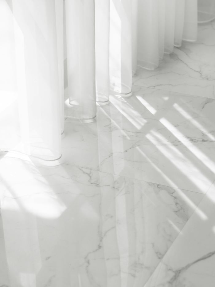 Polished marble floor tile finish